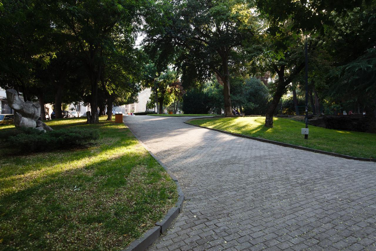 Garden Side Tbilisi Hotel Buitenkant foto