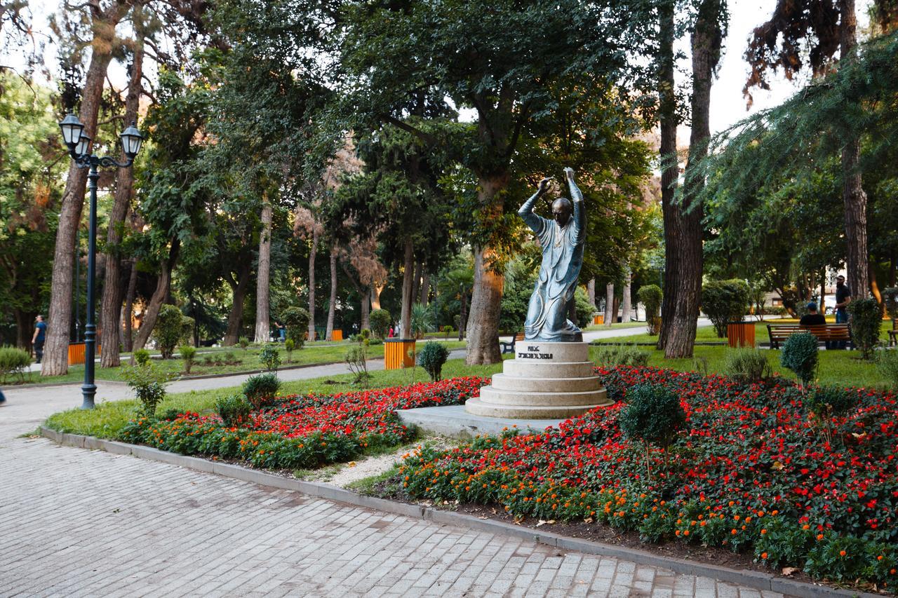 Garden Side Tbilisi Hotel Buitenkant foto